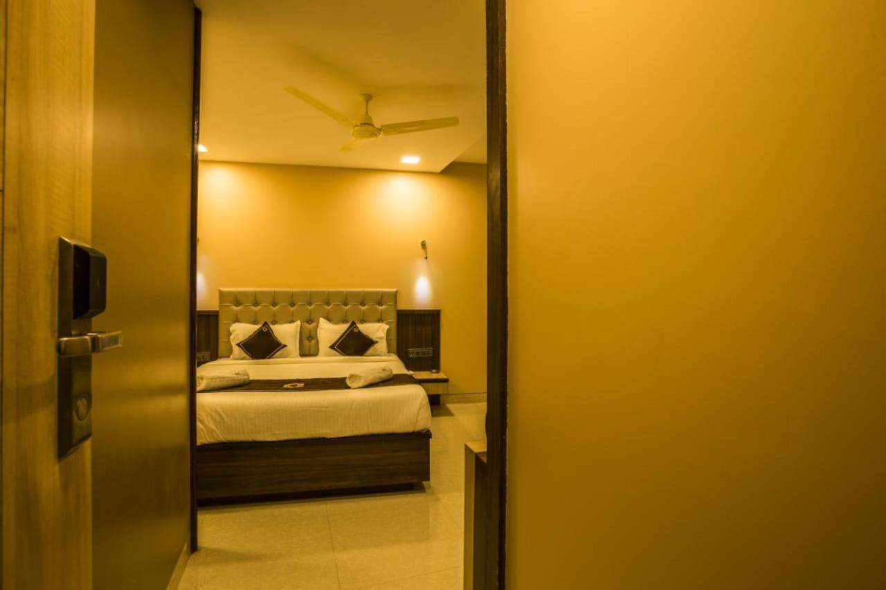 Hotel Golden Crown 孟买 外观 照片
